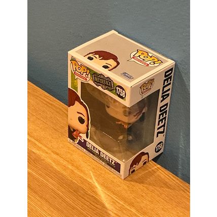 Funko Pop! Beetlejuice - Delia Deetz #1758 Vinyl Figure (Box & Protector)