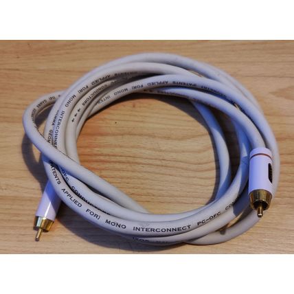IXOS 3-metre audiophile-quality HiFi interconnect cable. High-end, oxygen-free.