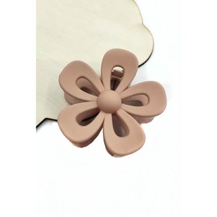 Camel Sweet Hollowed Flower Shape Claw Clip