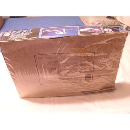 Star Trek amt ERTL U.S.S ENTERPRISE NCC-1701 CUT AWAY Model KIT SEALED 1/650 Sca