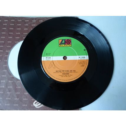 7" 1981 .FOREIGNER . WAITING FOR A GIRL LIKE YOU.ATLANTIC .K11696.. NEAR MINT
