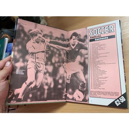 1981 "SOCCER MONTHLY ANNUAL 1982" UK VINTAGE FOOTBALL HB BOOK (P3)