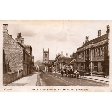Girls High School - ST MARTINS - STAMFORD - Lincs 1914 RP Postcard (SC87)