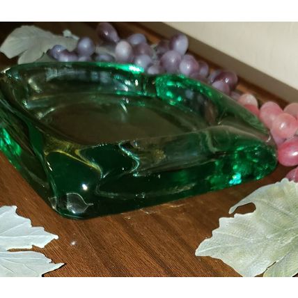 RETRO MCM VTG THICK GREEN GLASS SQUARE ASHTRAY W/ ROUNDED CORNERS OR SNACK DISH