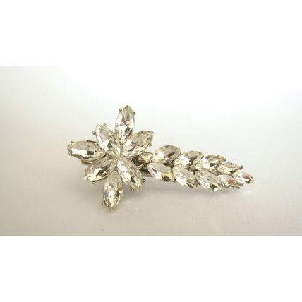 Small flower and leaf shaped crystal alligator hair clip for fine thin hair