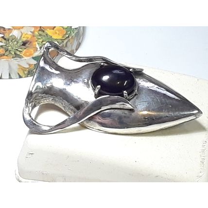 Vintage handmade Natural Oval Onyx cab urn Sterling Silver 18 gram Brooch #18836