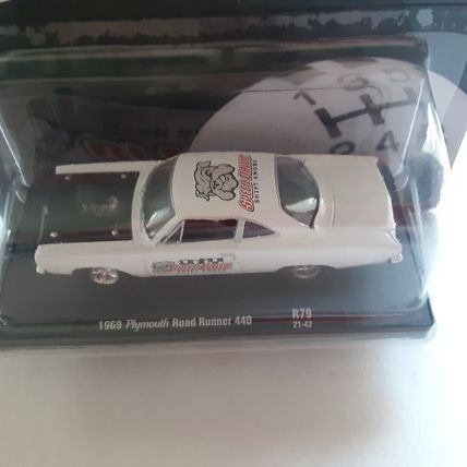 M2 Machines 1969 Plymouth Road Runner 400 Speed Dawg White Limited Edition