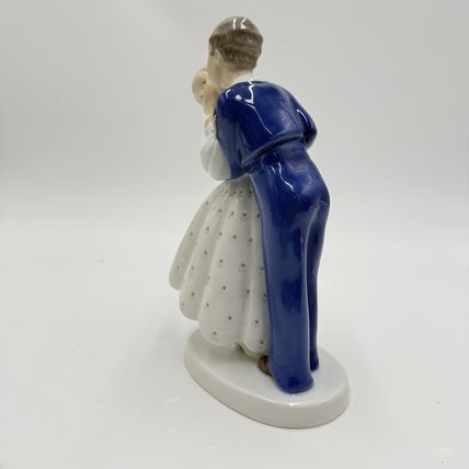 Bing & Grondahl Porcelain Denmark Figurine Boy Kissing Girl #2162 Vintage