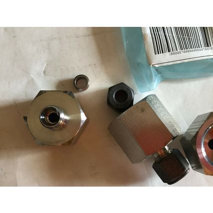 NEW LOT 4 Parker 338-1610-ND fittings 1/2NPT to CPI,EC