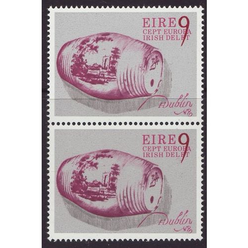Eire - Ireland 1976 SG 396 UMM Vertical Pair - Europa/CEPT (G-137-01)