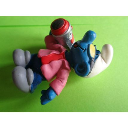 Hip hop smurf with radio