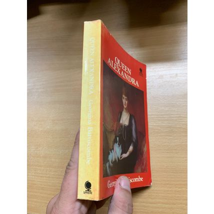 1972 QUEEN ALEXANDRA GEORGINA BATTISCOMBE ROYALTY ILLUSTRATED PB BOOK (P3)