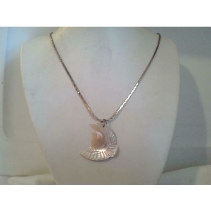 Mother of Pearl Carved Bird Pendant Necklace Gold Snake Chain 18"