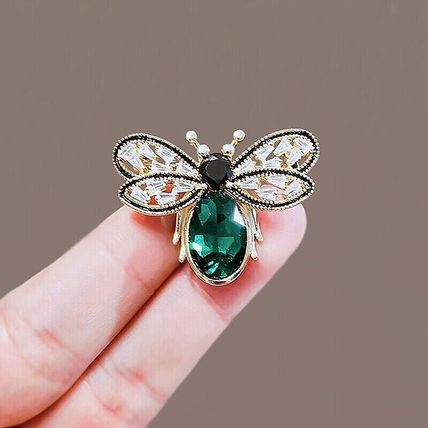 Vintage Look Little Bee Brooches For Women Clothing Coat Jewelry
