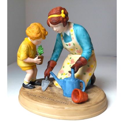 "Helping Mom" Figurine Good Housekeeping - Jessie Willcox Smith 1986 Porcelain