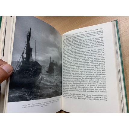 1952 NEW NATURALIST "CLIMATE & THE BRITISH SCENE" ILLUSTRATED HARDBACK BOOK (P4)