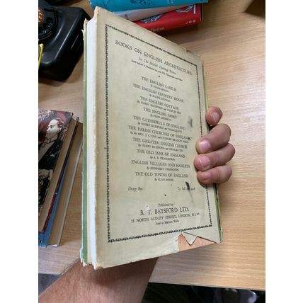 1940 1ST EDITION "THE STORY OF THE ENGLISH HOUSE" HUGH BRAUN HARDBACK BOOK (P4)