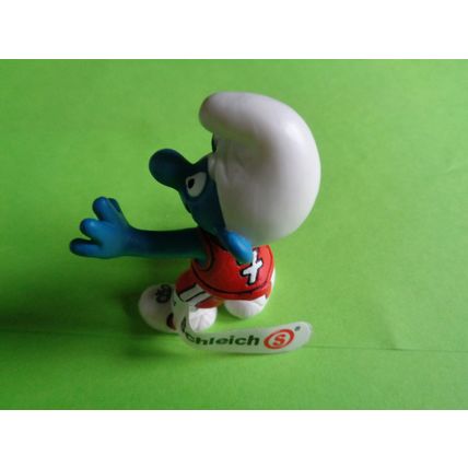 Basketball smurf with number seven on his top
