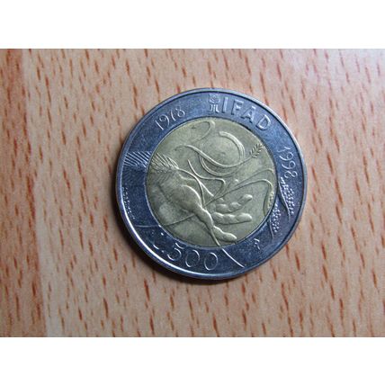 Italy 1998 500 Lire Coin IFAD
