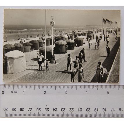 1959 postcard Deauville, La Promenade des Planches