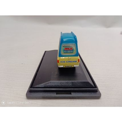 CORGI LYONS MAID ICE-CREAM VAN ( PRE-OWNED)