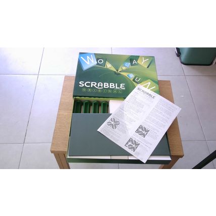 SCRABBLE ORIGINAL Family Board Game. Mattel (2012)