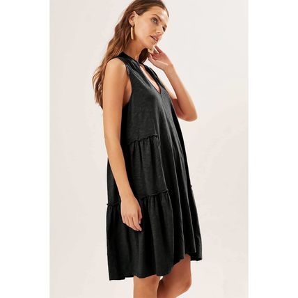 Black Split V Neck Tiered Flowy Sleeveless Dress