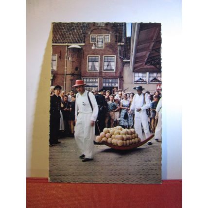 KAASMARKT, ALKMAAR, HOLLAND ..unused postcard cheese Market =