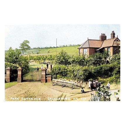 ptc6813 - Yorks - An early view, Kids at Castleford Park Entrance - print 6x4