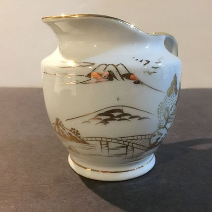 Kutani (KUT 295) Hand-Painted Gold on White Creamer