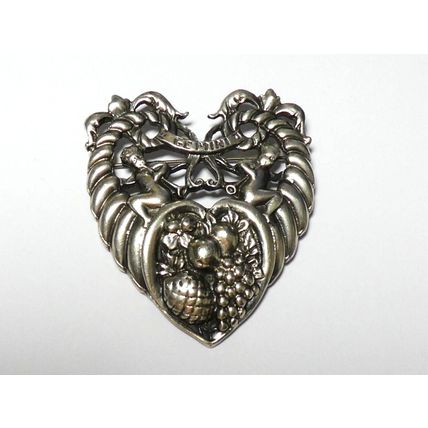 VINTAGE Extremely Large Scottish Pewter Cini Gemini Zodiac Cherubs Brooch.