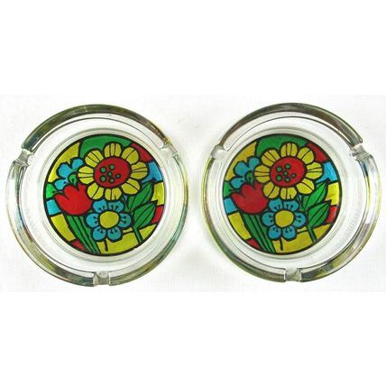 Vintage Pair of Round Clear Glass Ash Trays with Retro Floral Design in Bottoms