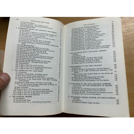 1972 "BOOK-KEEPING MADE SIMPLE" ILLUSTRATED PAPERBACK BOOK (P4)