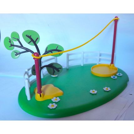 PEPPA PIG's FAMILY GARDEN and WASHING LINE - 26 x 16 cm VERY GOOD & CLEAN