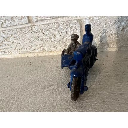 ANTIQUE CAST IRON HUBLEY MOTORCYCLE "COP" W/ SIDECAR AND RIDER DL