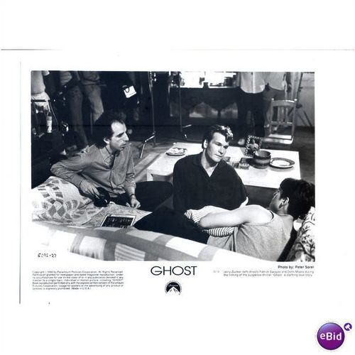 PATRICK SWAYZE, DEMI MOORE, JERRY ZUCKER "Ghost" 1990 Press Still (5095-27)