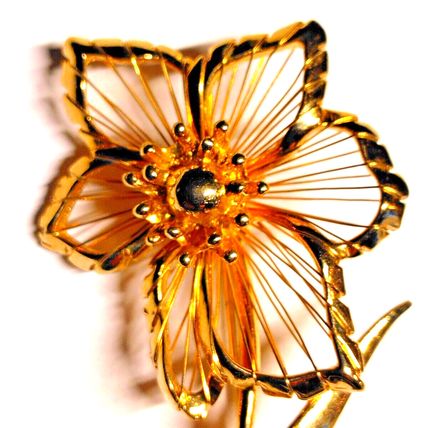 Brooks Gold Flower Brooch Harp Wire Detailed Floral Signed Vtg Valentine Pin