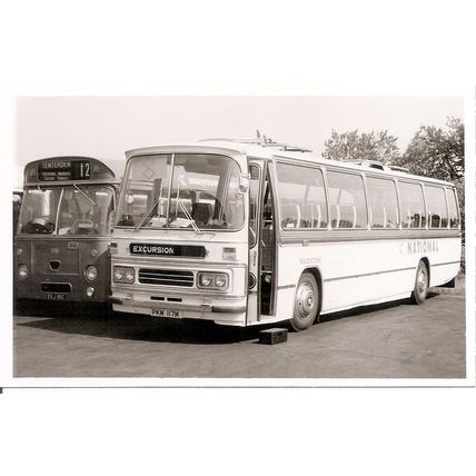 Black & White Photograph of Maidstone & District Motor Services Ltd. - PKM 117M
