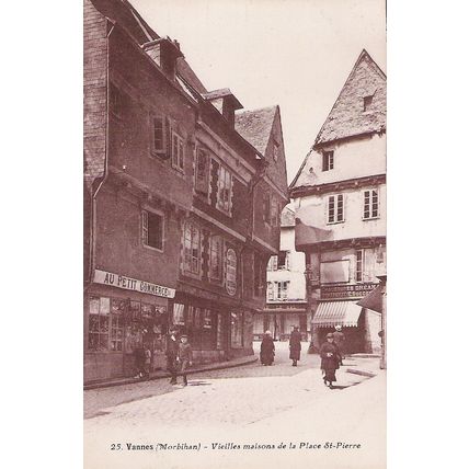 56 - Vannes - Vieilles maisons de la place Saint Pierre