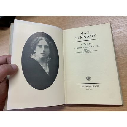 SIGNED COPY* 1ST ED 1949 "MAY TENNANT" VIOLET MARKHAM HARDBACK BOOK (P3)