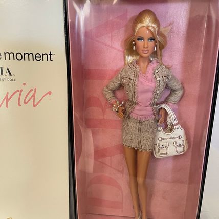 Mattel 2004 Model of the moment Daria Shopping Queen Doll Model Muse Gold Label