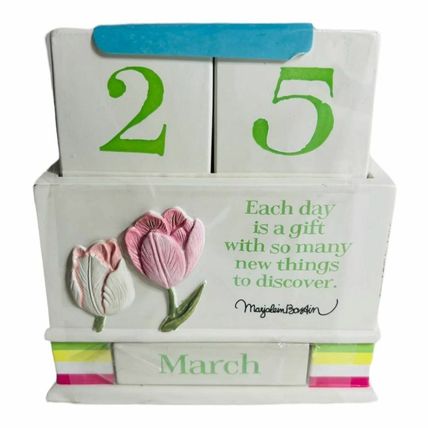 Hallmark Marjolein Bastin Perpetual Calendar Tulip White Flower Office Decor