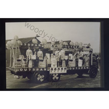 tm8711 - Commercial Vehicle - Outspan Grapefruit Carnival Float - photo 6x4