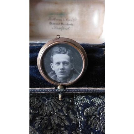 Antique Vintage Edwardian 1900-s Rolled Gold Locket Pendant with Photographs.