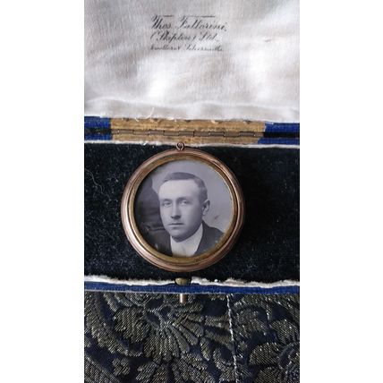 Antique Vintage Edwardian 1900-s Rolled Gold Locket Pendant with Photographs.