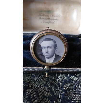 Antique Vintage Edwardian 1900-s Rolled Gold Locket Pendant with Photographs.