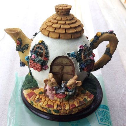 NEW UNUSED LITTLE MEADOW SERIES BEAUTIFULLY DECORATED TEAPOT POTPOURRI HOLDER