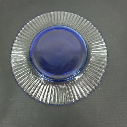 Pier 1 Ribbed Glass Plates Clear Wide Rim Cobalt Blue Center 8 1/4” Diameter