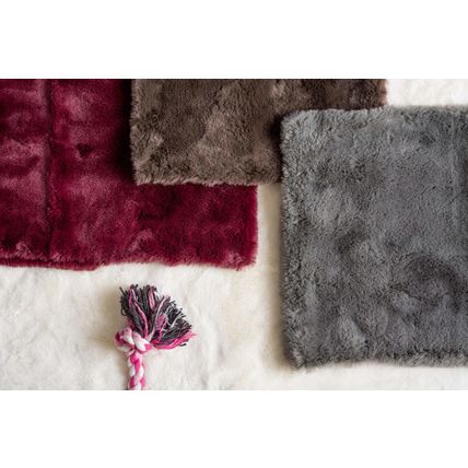 CAGE LINER FAUX FUR CRANBERRY LG