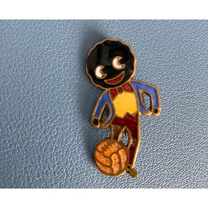 Official Robertson Footballer vintage Golly broach (R E V Gomm on reverse)